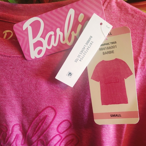 NWT BARBIE VELVET GRAPHIC BRIGHT PINK  SHORT SLEEVE T-SHIRT BARBIE CAR SMALL - Picture 5 of 5